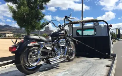 emergency tow truck assisting broken down vehicle in Melbourne